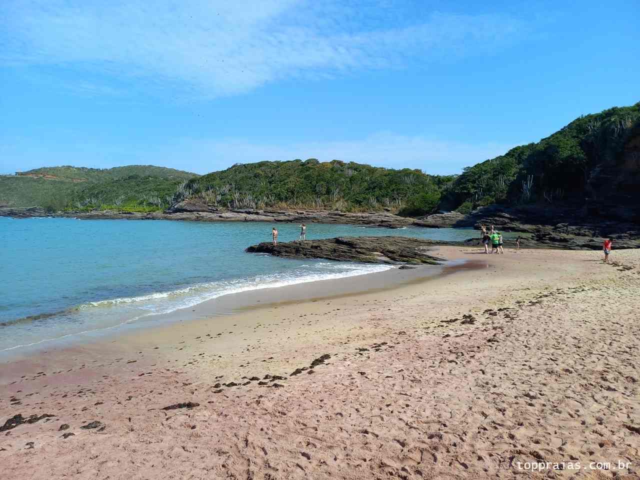 Areia rosada da Praia do Forno em Búzios