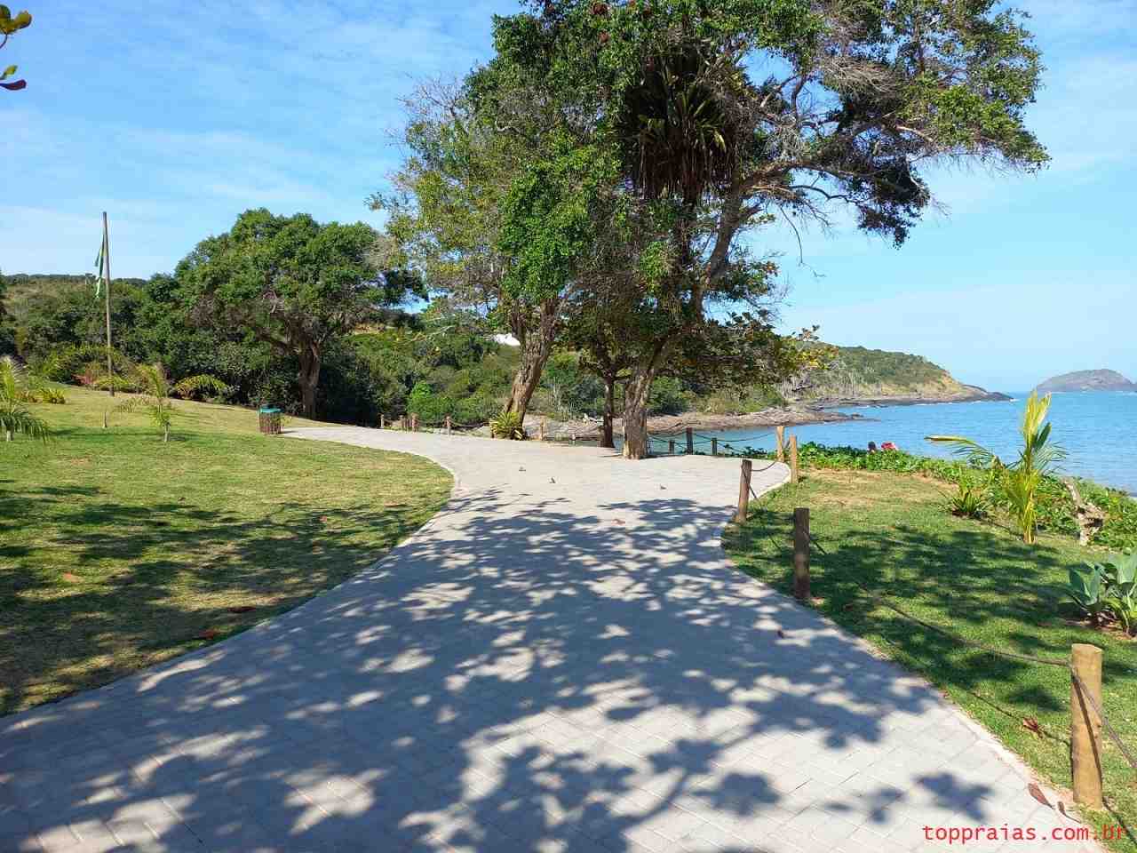 Águas cristalinas da Praia do Forno em Búzios