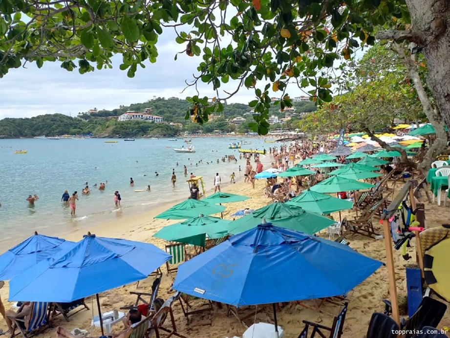 Quiosques e orla da Praia de João Fernandes em Búzios