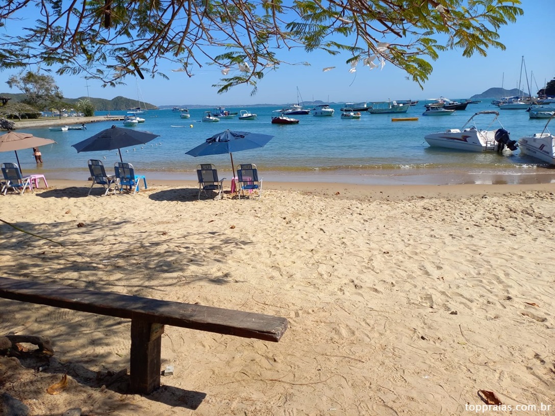 Águas cristalinas da Praia dos Ossos