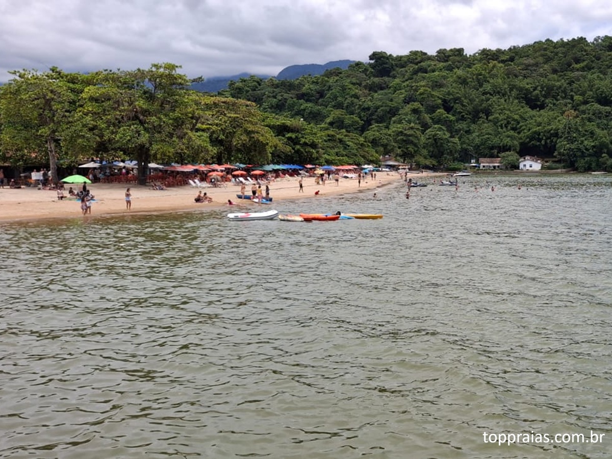 Casario colonial visto da Praia do Pontal em Paraty